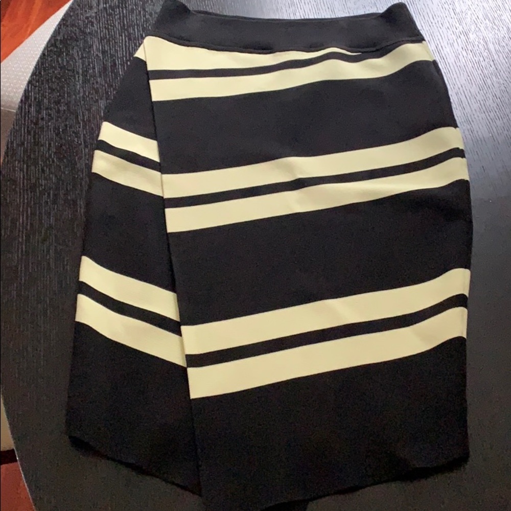 New Women’s ALC cross front skirt Sz L